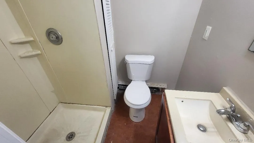 Bathroom 3 on the third floor Bathroom 3 on the third floor