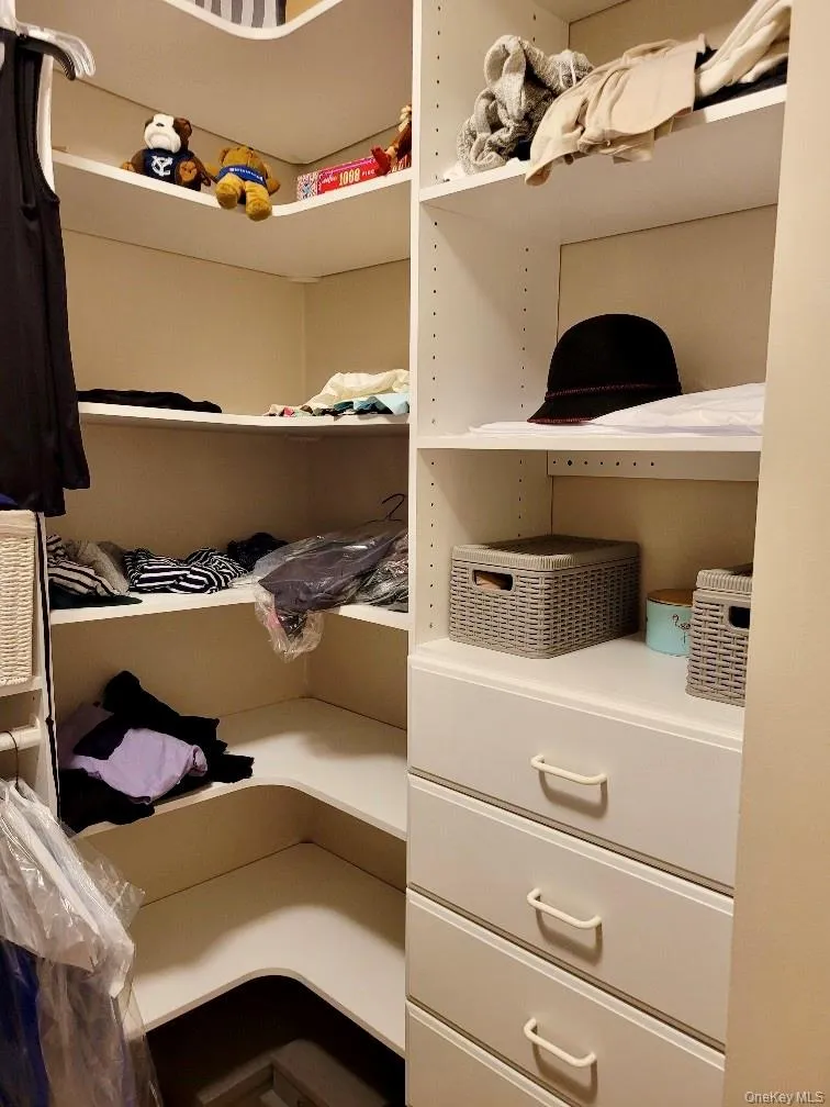 Walk in closet Walk in closet