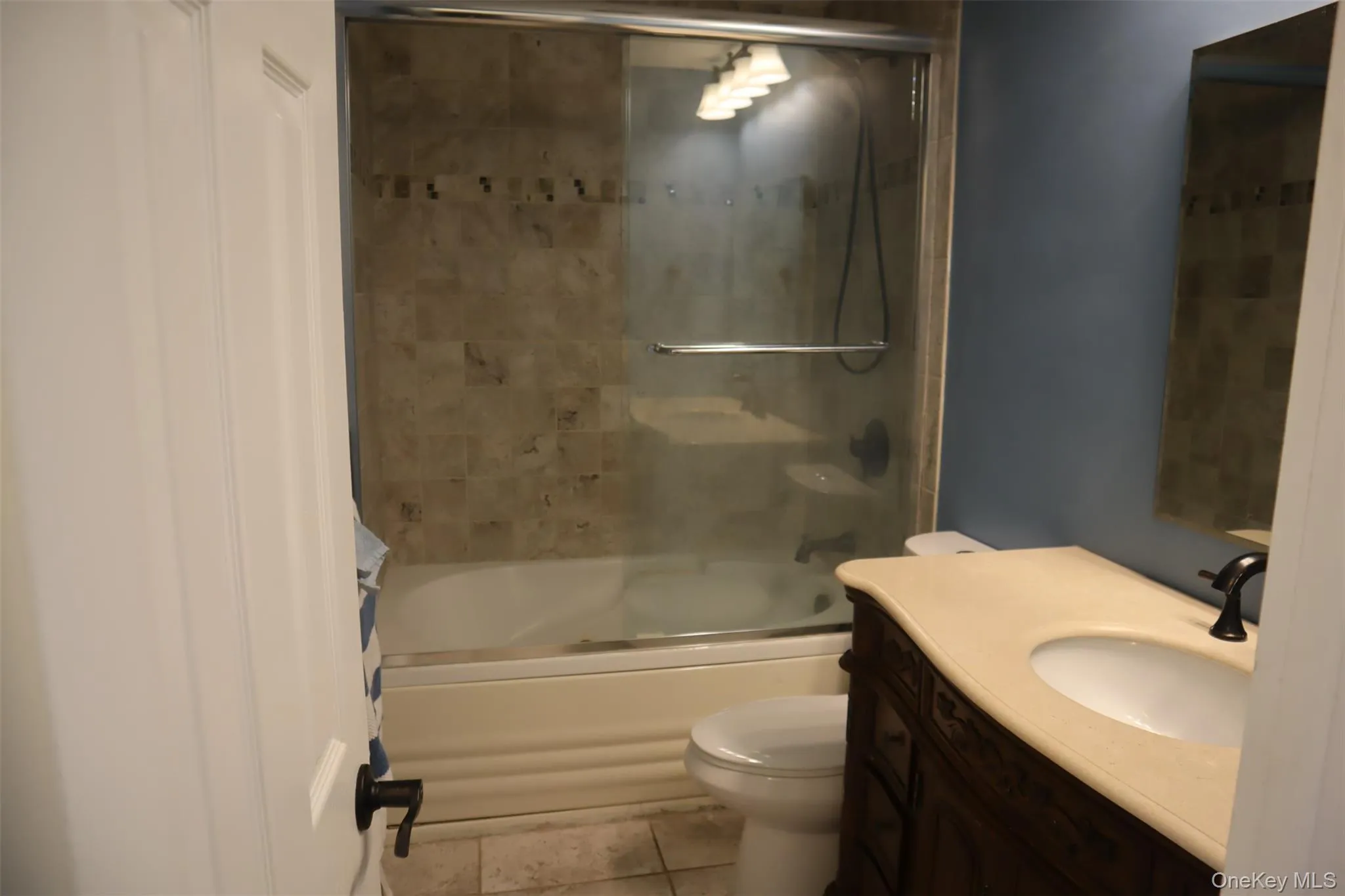 Full bath with vanity and enclosed tub / shower combo Full bath with vanity and enclosed tub / shower combo