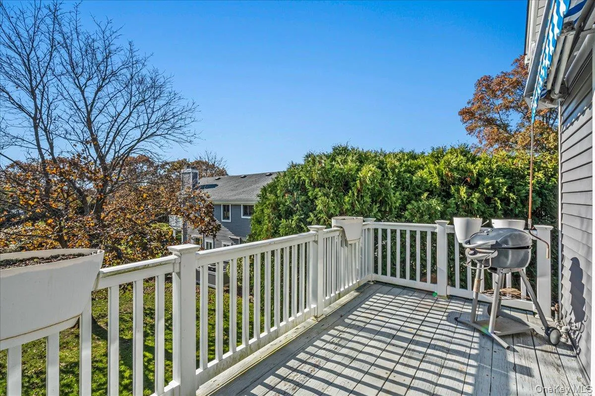 Deck featuring area for grilling Deck featuring area for grilling