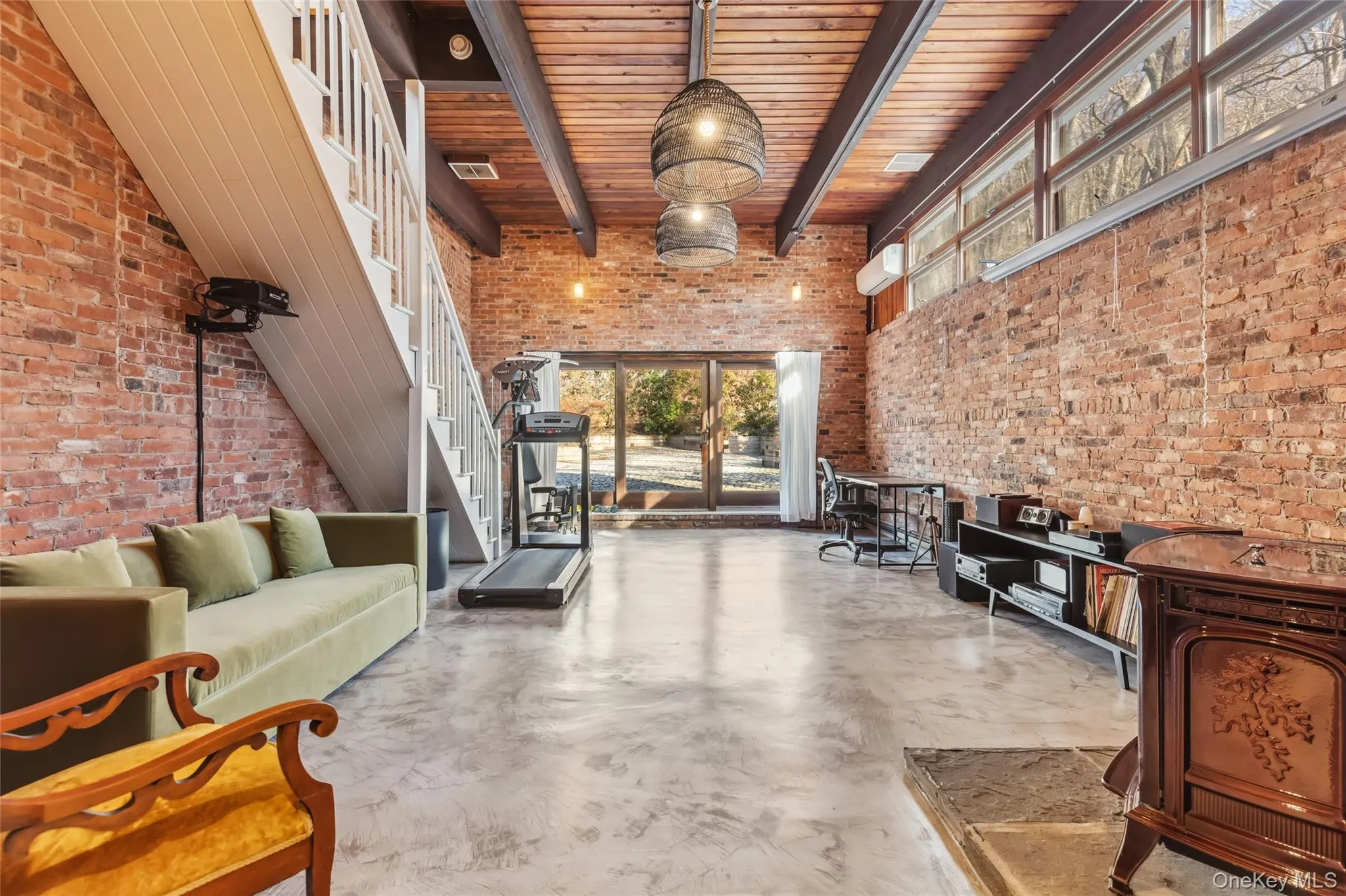 Bedroom/separate guest area with full bath and separate entrance Bedroom/separate guest area with full bath and separate entrance