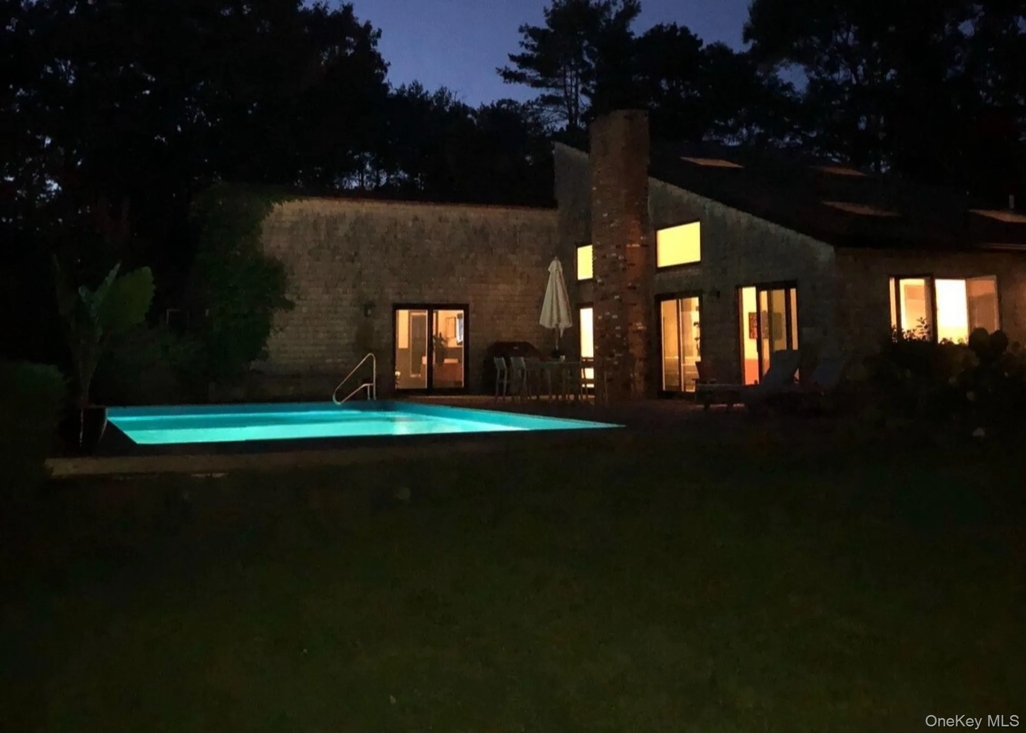 Night entertaining Night entertaining