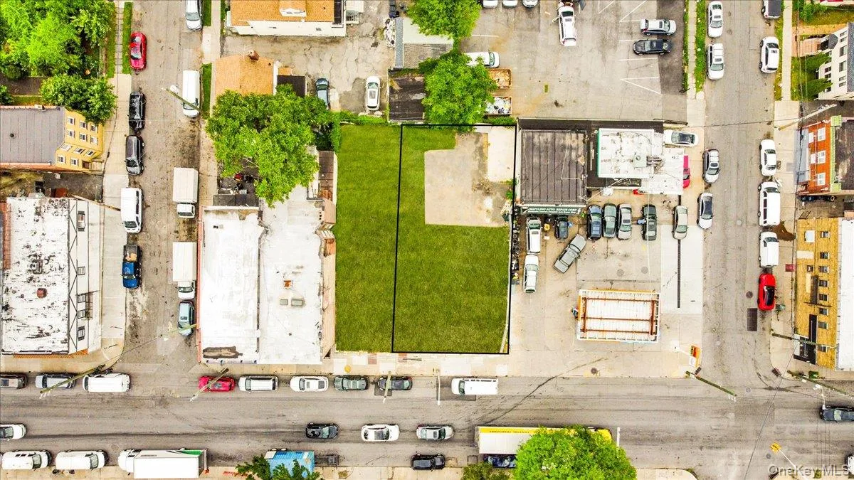 View of property location featuring property parcel outlined View of property location featuring property parcel outlined
