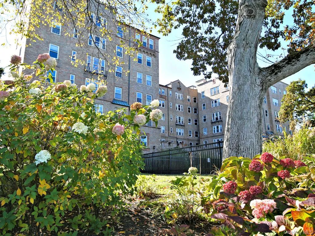 View of apartment building / complex View of apartment building / complex