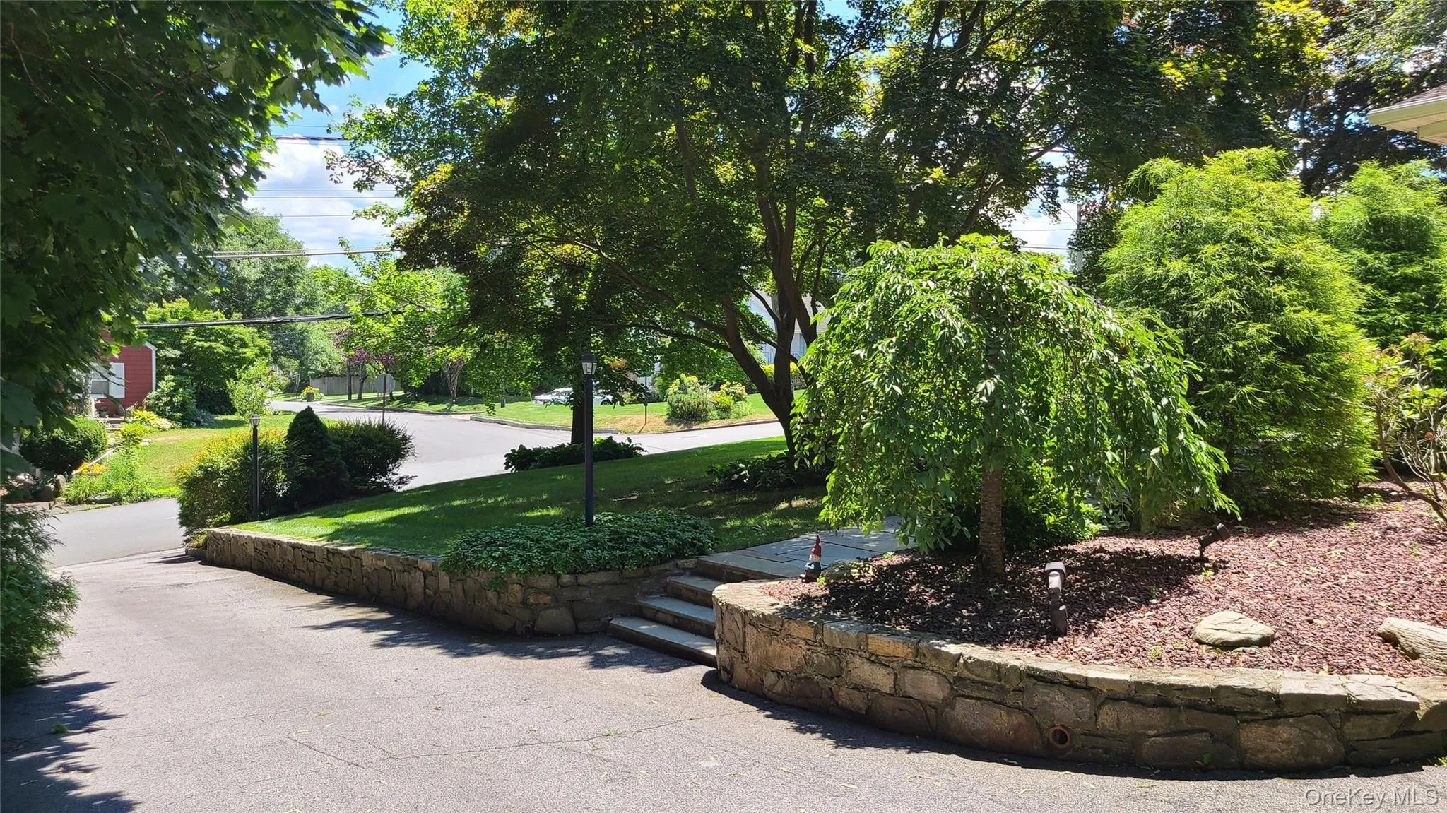 Long, private driveway Long, private driveway