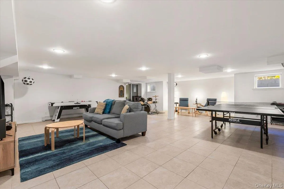 Fully finished lower level basement, room for rec, storage, gym, and more! Fully finished lower level basement, room for rec, storage, gym, and more!