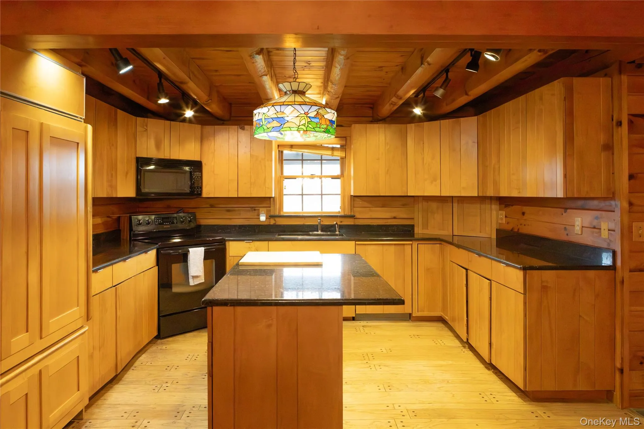 Eat-In-Kitchen. Eat-In-Kitchen.