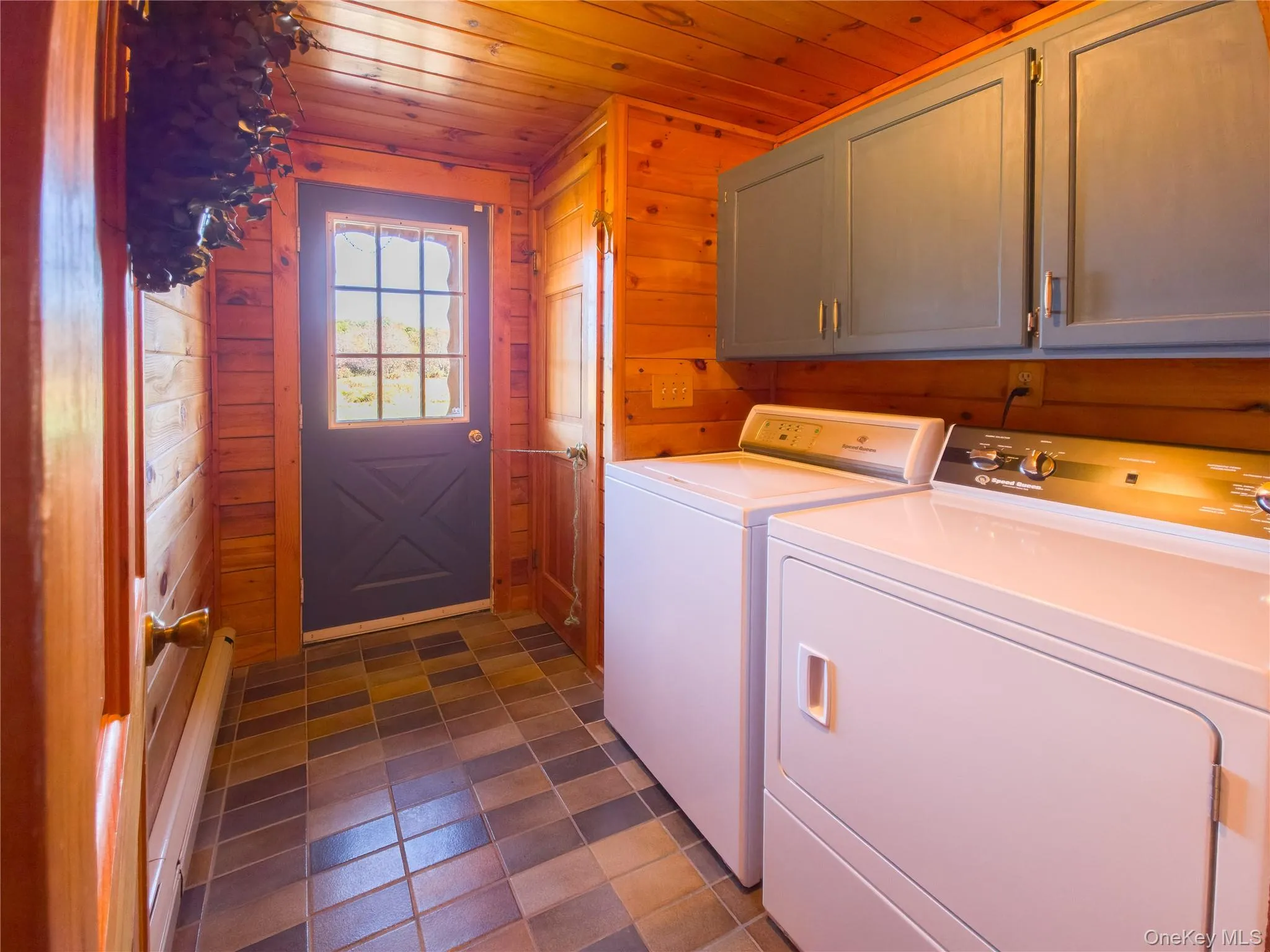 An abundance of cabinet space for storage. An abundance of cabinet space for storage.