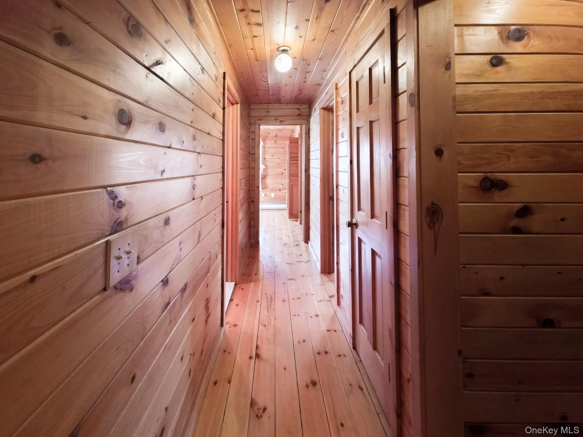 Corridor leading to two additional Bedrooms and third Full Bathroom. Corridor leading to two additional Bedrooms and third Full Bathroom.