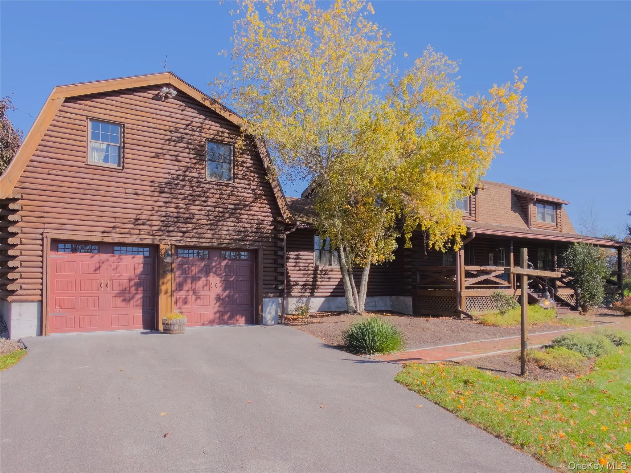 Surrounded by nature, it’s the perfect blend of cozy comfort and country living. Surrounded by nature, it’s the perfect blend of cozy comfort and country living.