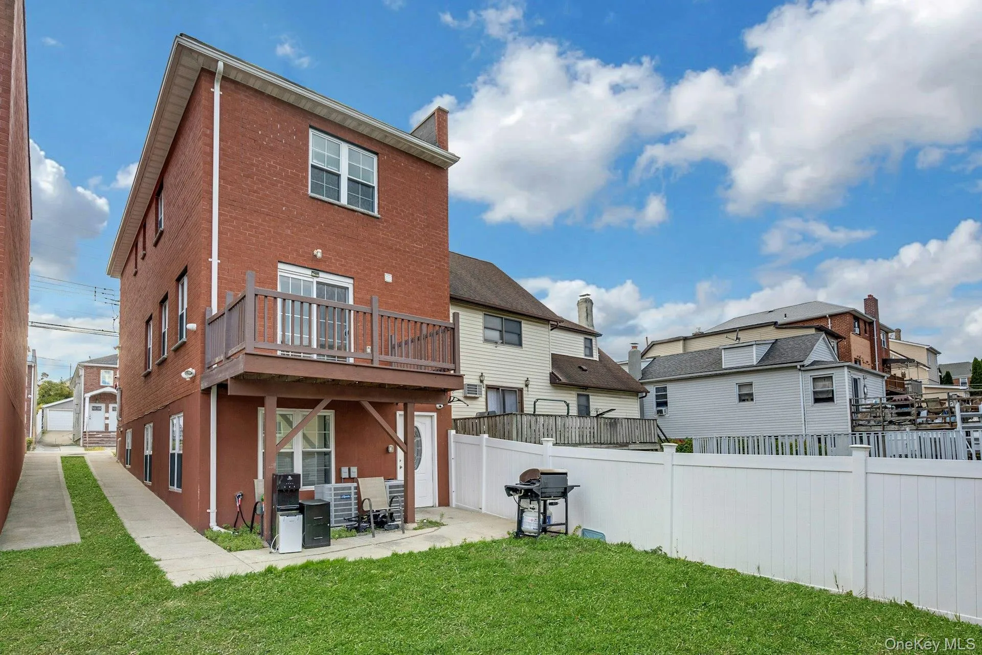 Backyard great for entertaining and BBQs Backyard great for entertaining and BBQs