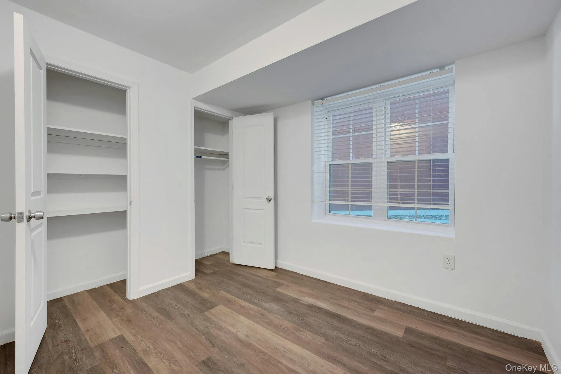 Bedroom / Den with closets Bedroom / Den with closets