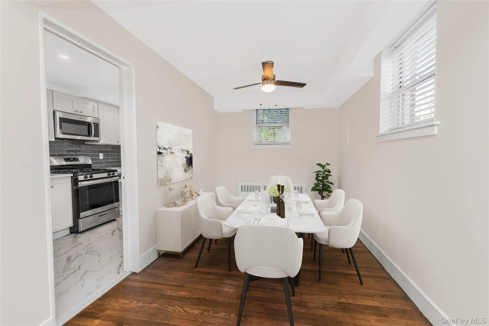 ** Virtually Staged** Dining room ** Virtually Staged** Dining room