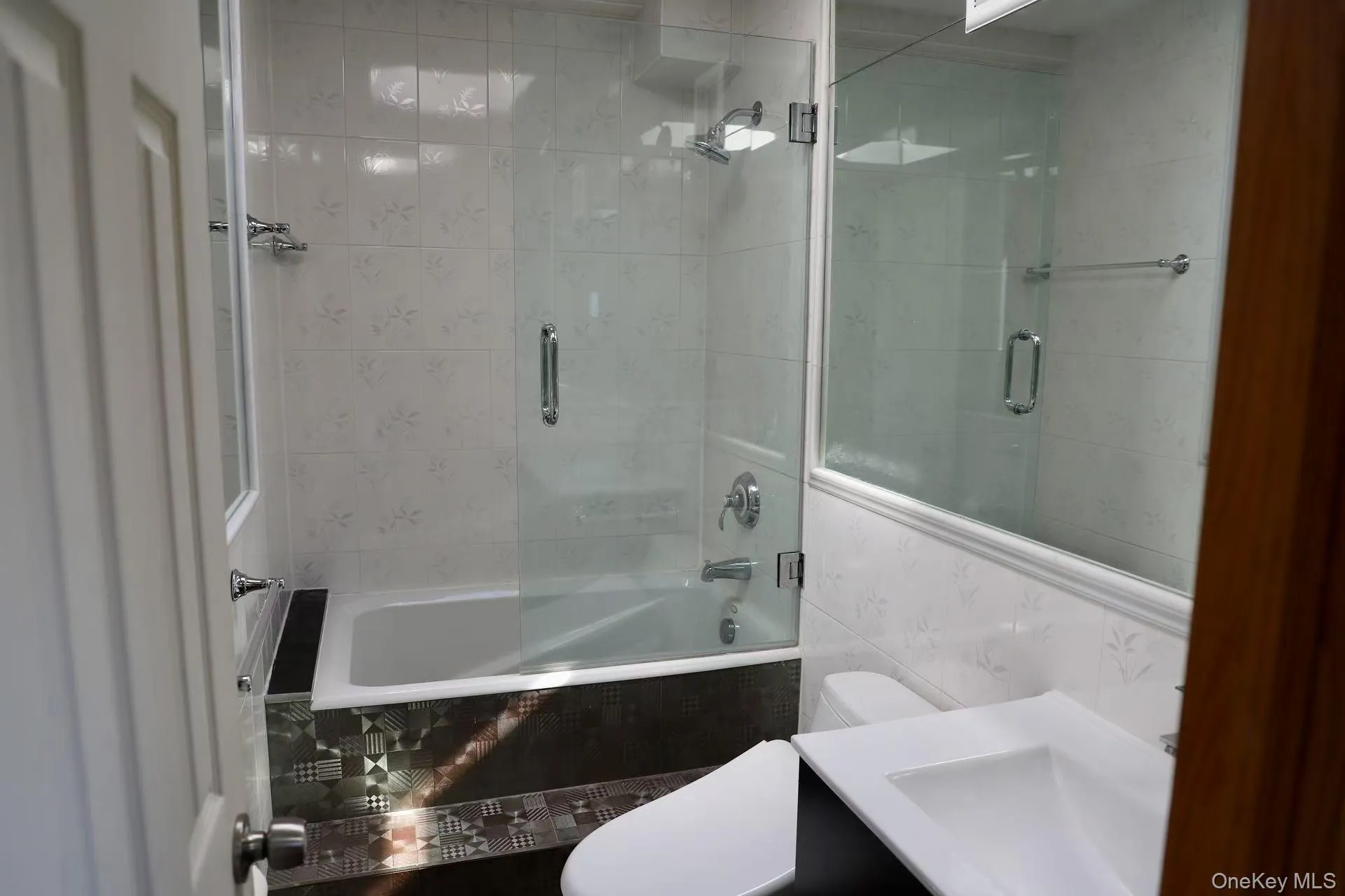 215-48 24th Avenue, New York, NY, 4 Bedrooms Bedrooms, 10 Rooms Rooms,5 BathroomsBathrooms,Residential,For Rent,24th,0,930644 215-48 24th Avenue, New York, NY, 4 Bedrooms Bedrooms, 10 Rooms Rooms,5 BathroomsBathrooms,Residential,For Rent,24th,0,930644