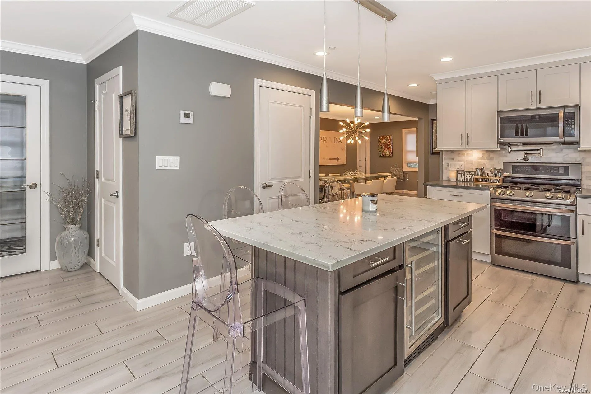 Eat in Kitchen Eat in Kitchen