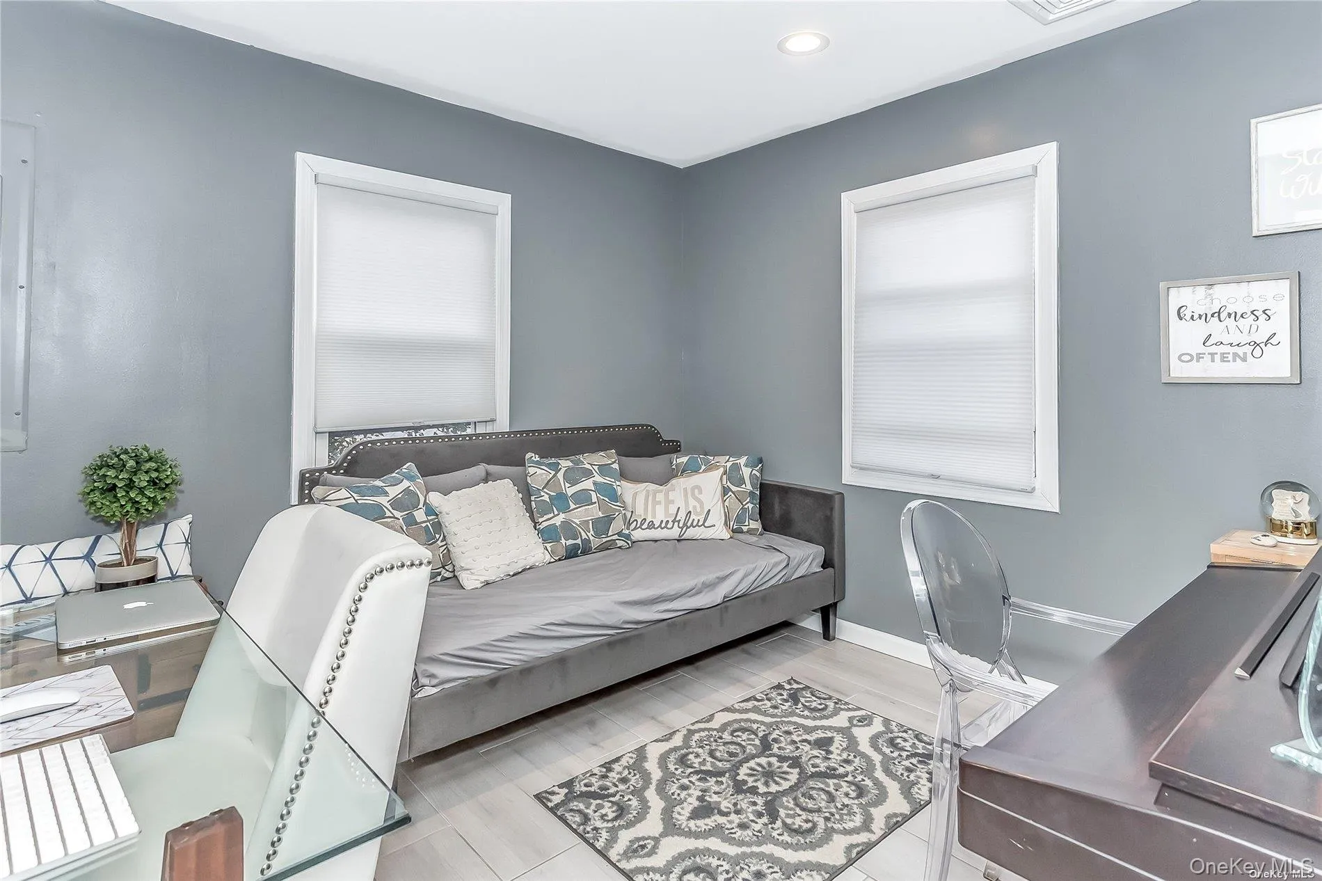 Bedroom/Office on Main Level Bedroom/Office on Main Level