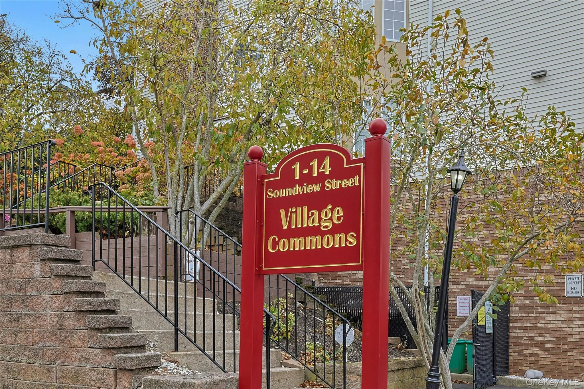 Close to everything - train, shopping, dining, entertainment and the scenic waterfront! Close to everything - train, shopping, dining, entertainment and the scenic waterfront!