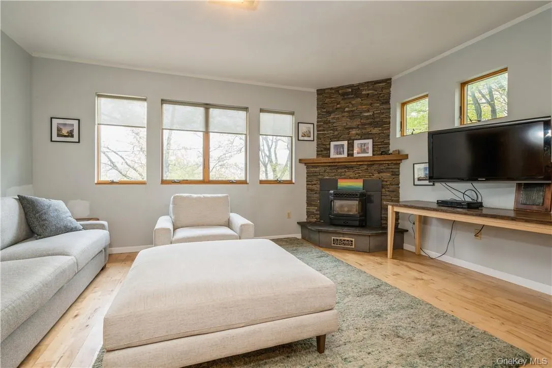 17 Seneca Hill, Warwick (town), NY, 3 Bedrooms Bedrooms, 9 Rooms Rooms,3 BathroomsBathrooms,Residential,For Rent,Seneca,0,930854 17 Seneca Hill, Warwick (town), NY, 3 Bedrooms Bedrooms, 9 Rooms Rooms,3 BathroomsBathrooms,Residential,For Rent,Seneca,0,930854