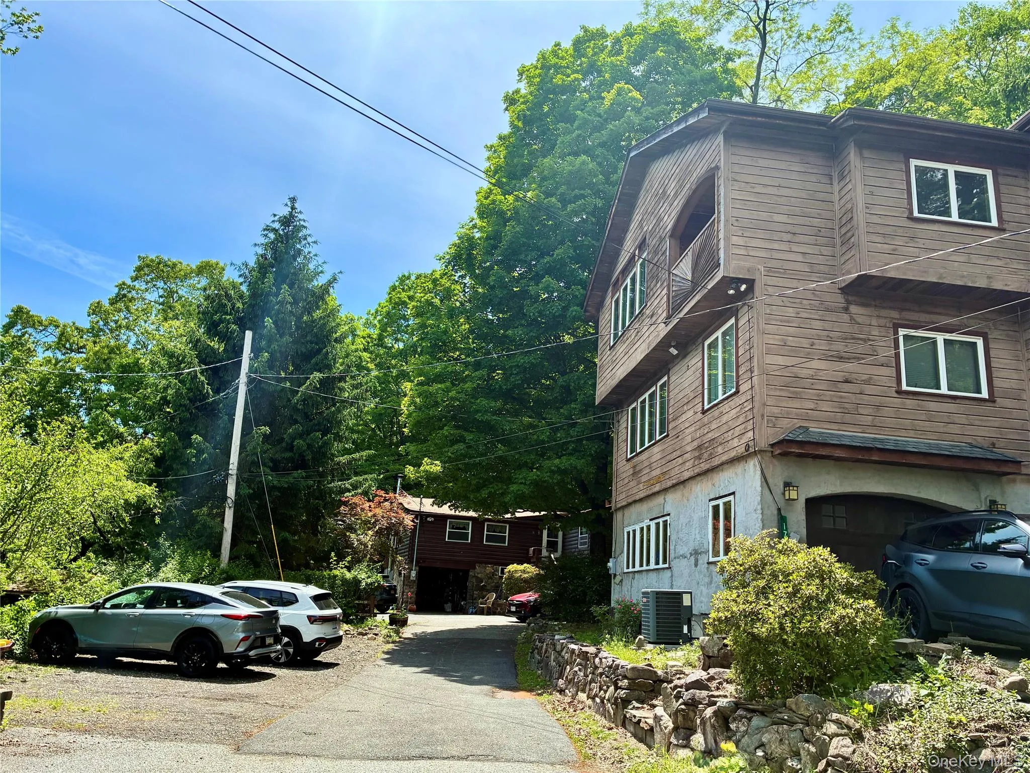 Notice property extends across street for more parking. Notice property extends across street for more parking.