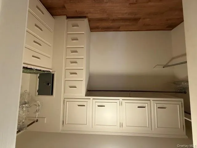 Walk-In Closet Walk-In Closet