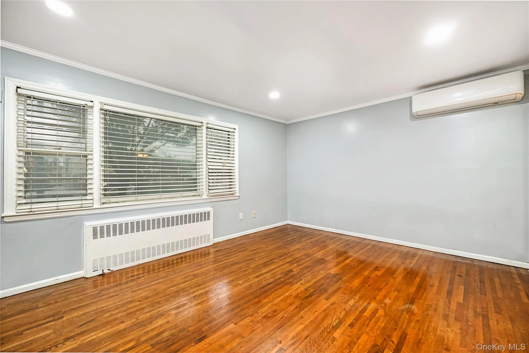 25711 147th Avenue, New York, NY, 3 Bedrooms Bedrooms, 7 Rooms Rooms,1 BathroomBathrooms,Residential,For Rent,147th,0,930993 25711 147th Avenue, New York, NY, 3 Bedrooms Bedrooms, 7 Rooms Rooms,1 BathroomBathrooms,Residential,For Rent,147th,0,930993