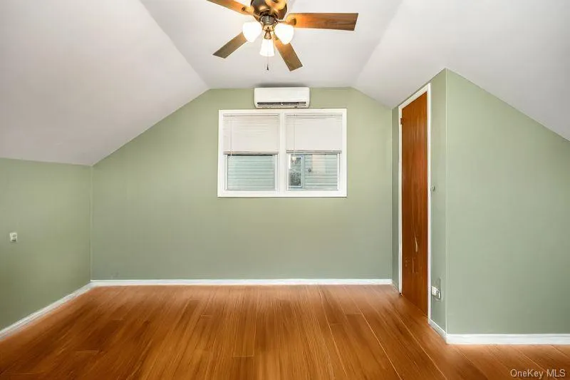 25711 147th Avenue, New York, NY, 3 Bedrooms Bedrooms, 7 Rooms Rooms,1 BathroomBathrooms,Residential,For Rent,147th,0,930993 25711 147th Avenue, New York, NY, 3 Bedrooms Bedrooms, 7 Rooms Rooms,1 BathroomBathrooms,Residential,For Rent,147th,0,930993