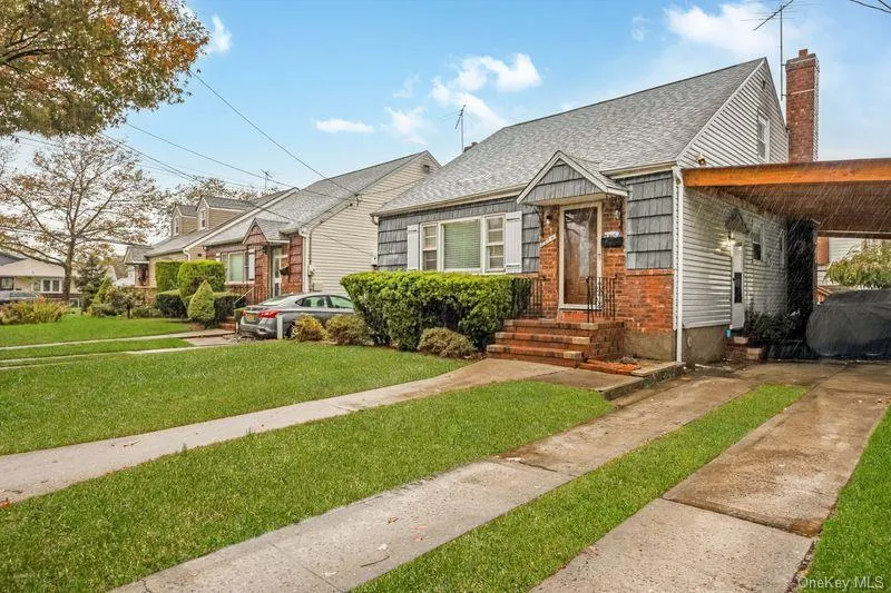 25711 147th Avenue, New York, NY, 3 Bedrooms Bedrooms, 7 Rooms Rooms,1 BathroomBathrooms,Residential,For Rent,147th,0,930993 25711 147th Avenue, New York, NY, 3 Bedrooms Bedrooms, 7 Rooms Rooms,1 BathroomBathrooms,Residential,For Rent,147th,0,930993