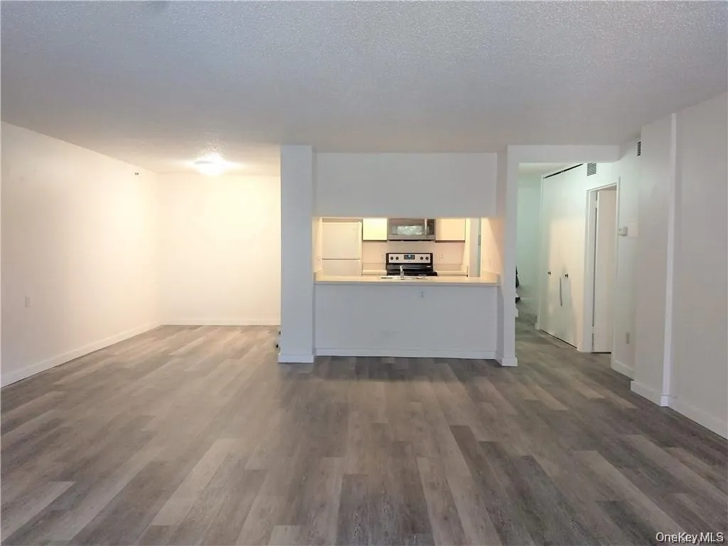 Living room to Kitchen Living room to Kitchen