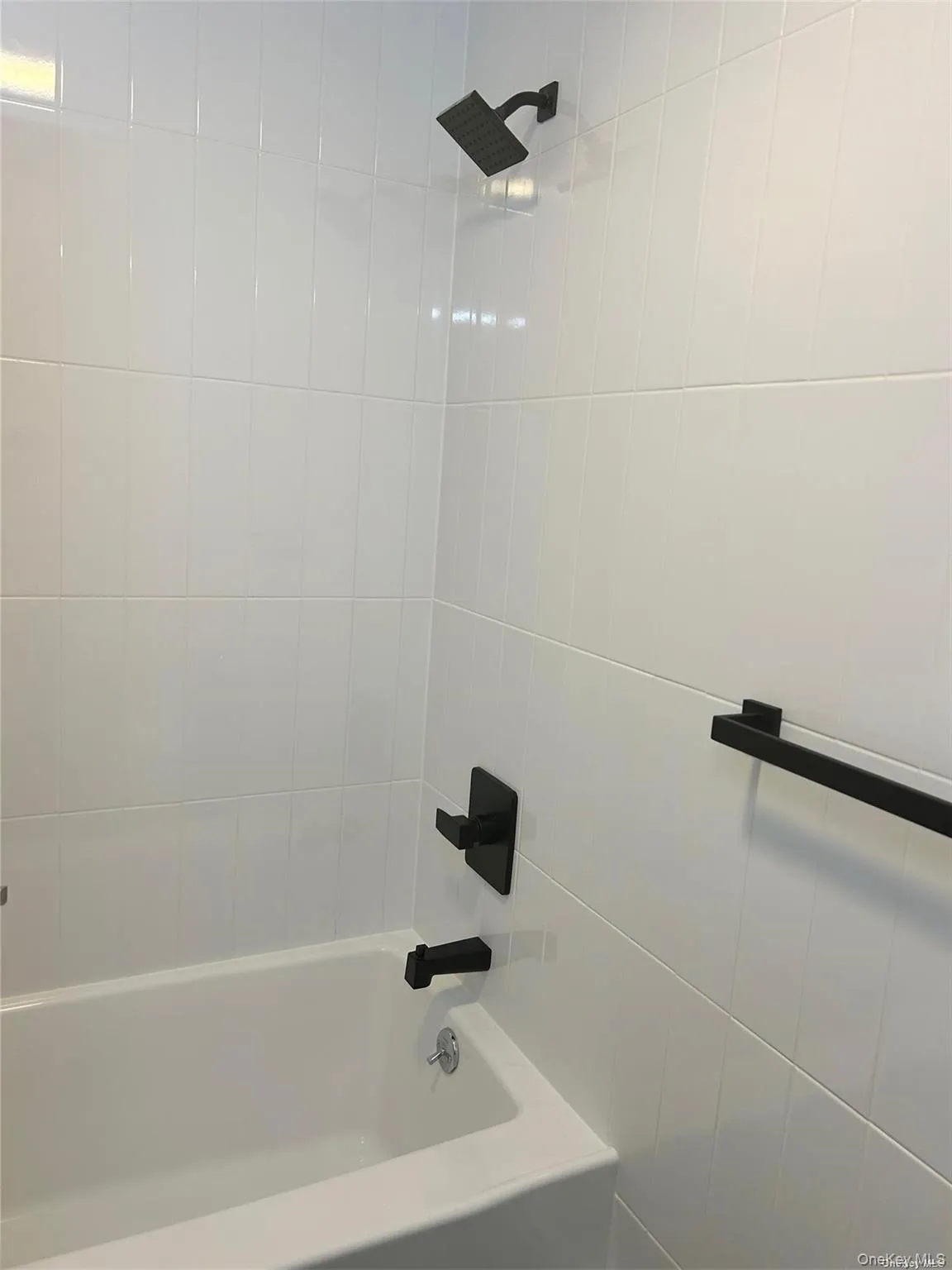 tub/shower tub/shower