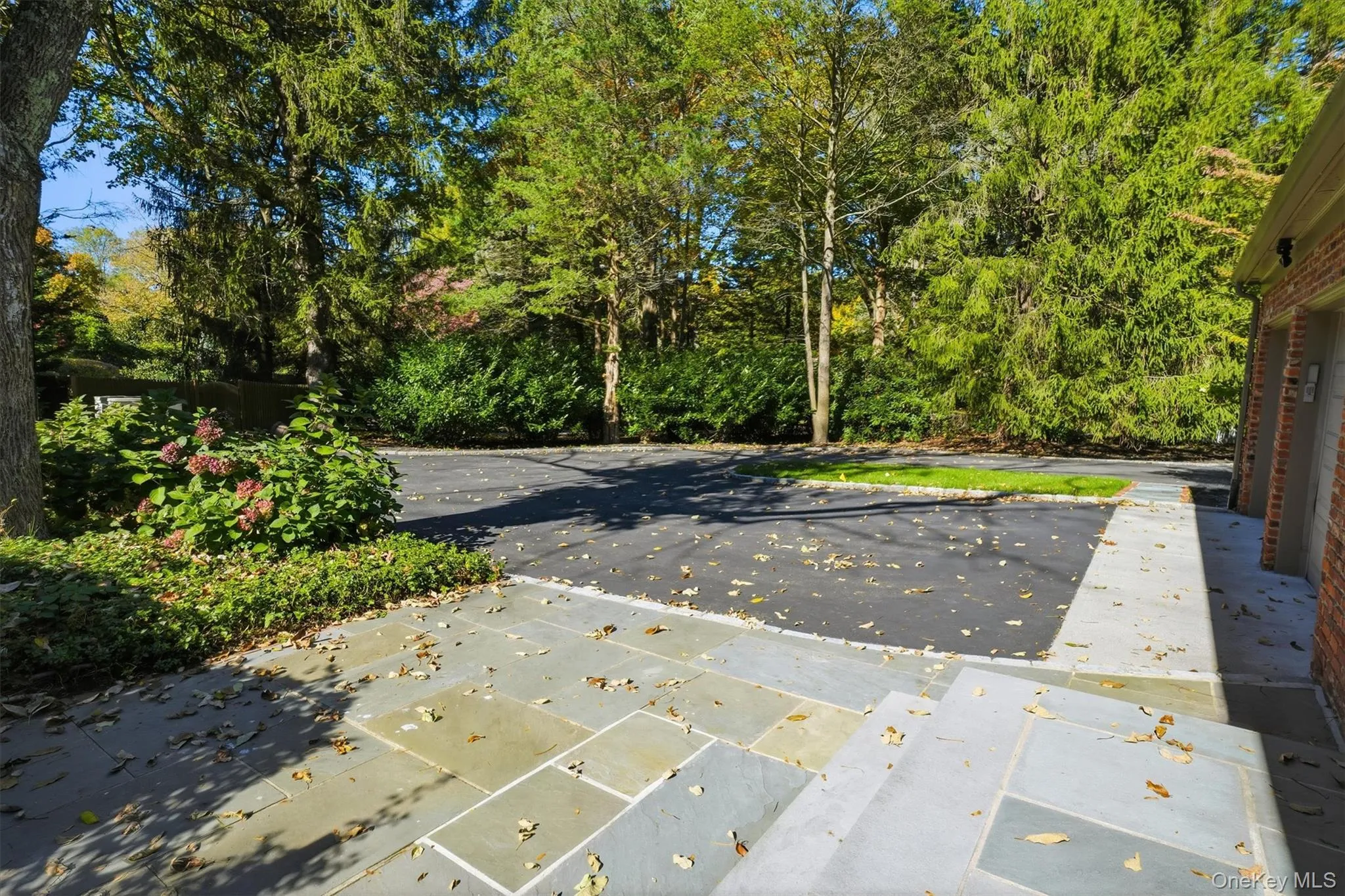 Side driveway Side driveway