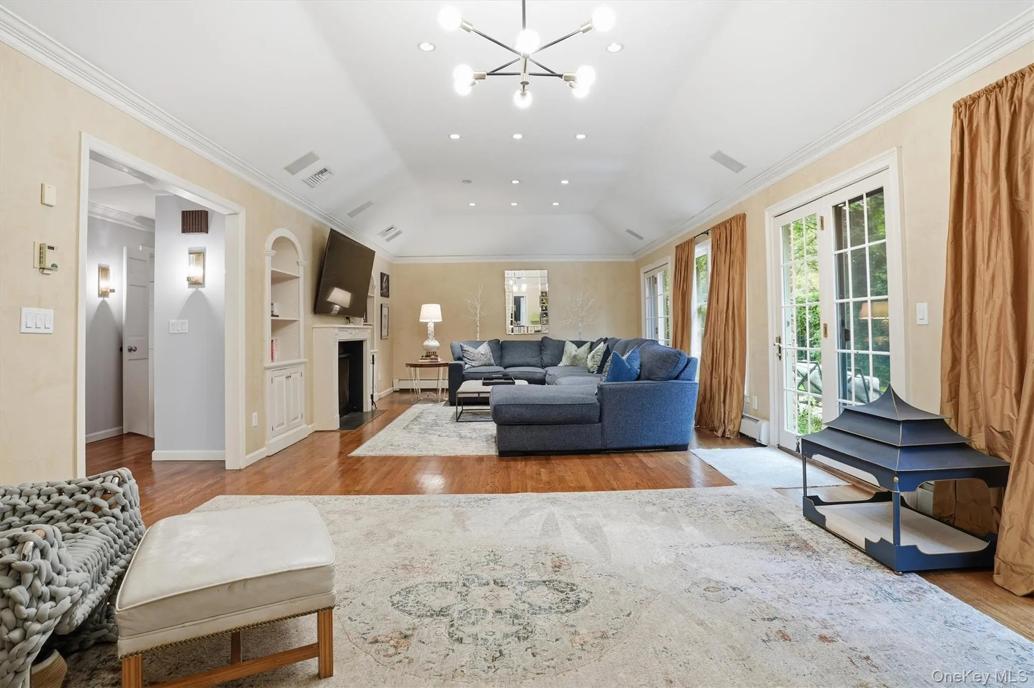 Dining Area/Living Room Combo Dining Area/Living Room Combo