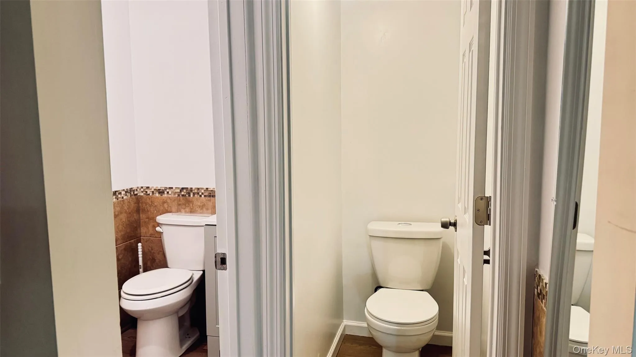 2 Rest Rooms 2 Rest Rooms