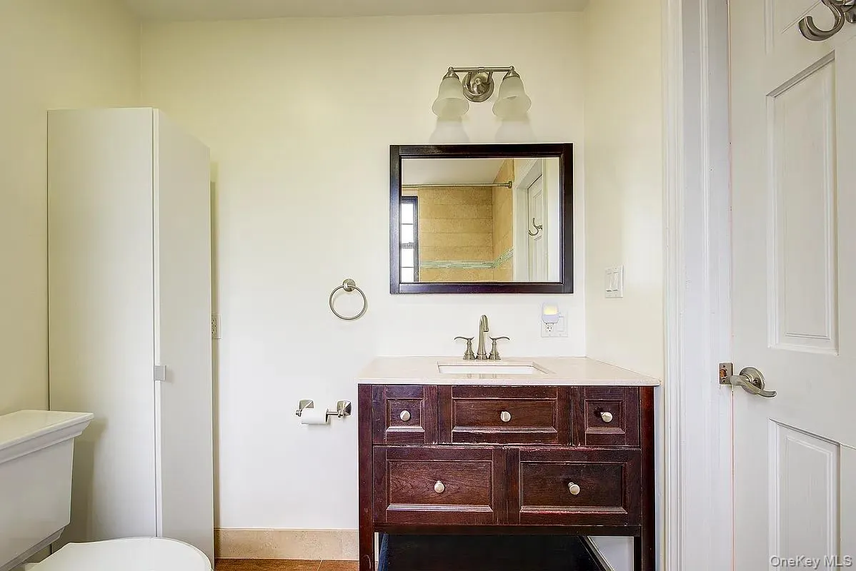 6 Burns Street, New York, NY, 1 Bedroom Bedrooms, 3 Rooms Rooms,1 BathroomBathrooms,Residential Lease,Idx,Burns,0,931352 6 Burns Street, New York, NY, 1 Bedroom Bedrooms, 3 Rooms Rooms,1 BathroomBathrooms,Residential Lease,Idx,Burns,0,931352