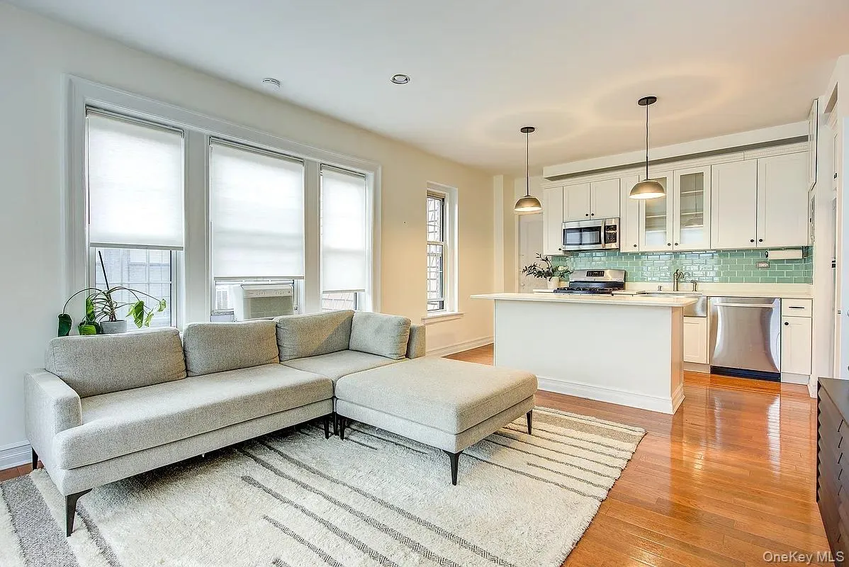 6 Burns Street, New York, NY, 1 Bedroom Bedrooms, 3 Rooms Rooms,1 BathroomBathrooms,Residential Lease,Idx,Burns,0,931352 6 Burns Street, New York, NY, 1 Bedroom Bedrooms, 3 Rooms Rooms,1 BathroomBathrooms,Residential Lease,Idx,Burns,0,931352