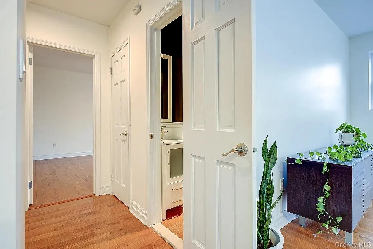 6 Burns Street, New York, NY, 1 Bedroom Bedrooms, 3 Rooms Rooms,1 BathroomBathrooms,Residential Lease,Idx,Burns,0,931352 6 Burns Street, New York, NY, 1 Bedroom Bedrooms, 3 Rooms Rooms,1 BathroomBathrooms,Residential Lease,Idx,Burns,0,931352