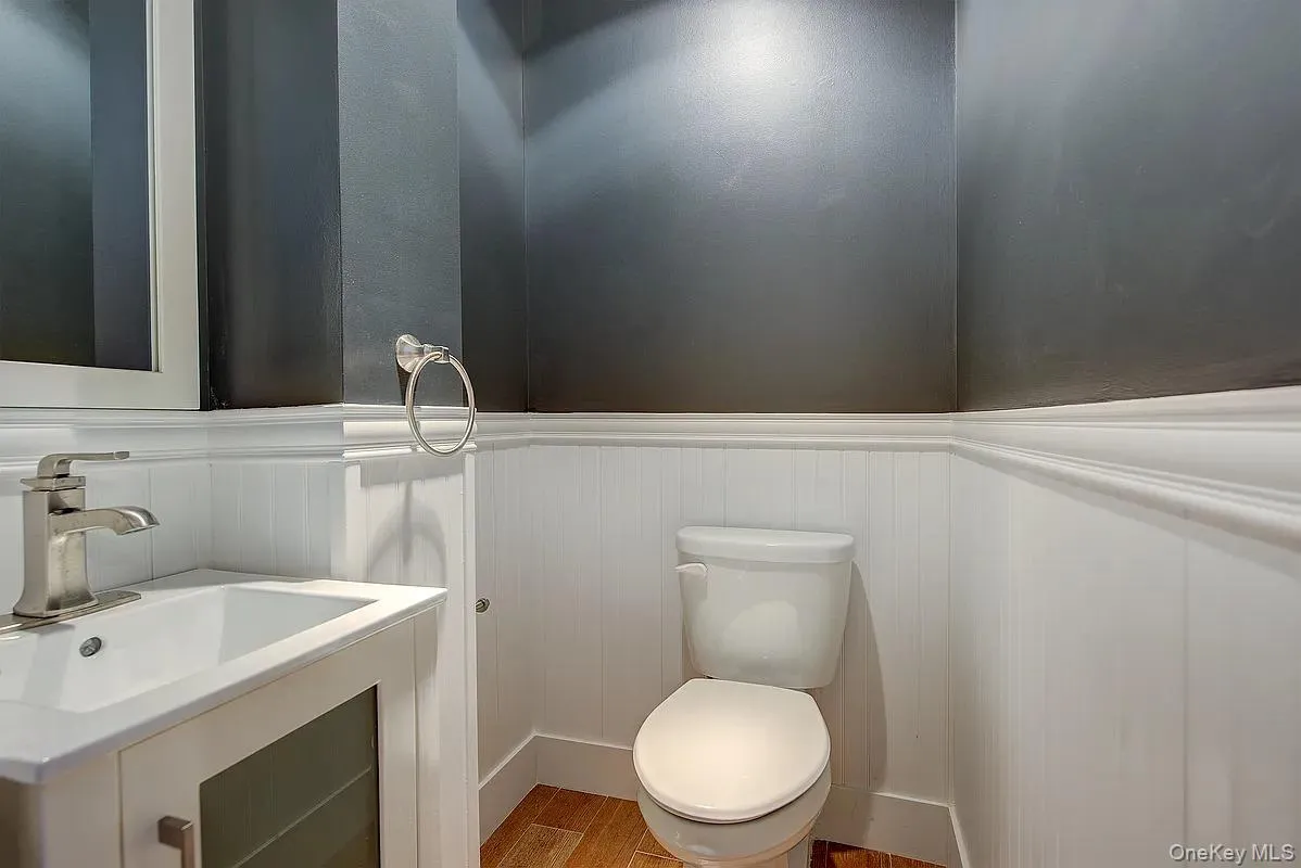 6 Burns Street, New York, NY, 1 Bedroom Bedrooms, 3 Rooms Rooms,1 BathroomBathrooms,Residential Lease,Idx,Burns,0,931352 6 Burns Street, New York, NY, 1 Bedroom Bedrooms, 3 Rooms Rooms,1 BathroomBathrooms,Residential Lease,Idx,Burns,0,931352