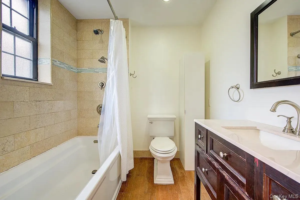 6 Burns Street, New York, NY, 1 Bedroom Bedrooms, 3 Rooms Rooms,1 BathroomBathrooms,Residential Lease,Idx,Burns,0,931352 6 Burns Street, New York, NY, 1 Bedroom Bedrooms, 3 Rooms Rooms,1 BathroomBathrooms,Residential Lease,Idx,Burns,0,931352