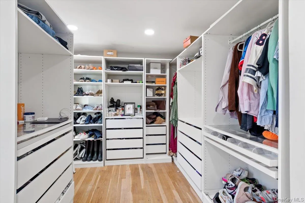 4th Bedroom - used as a walk-in closet 4th Bedroom - used as a walk-in closet