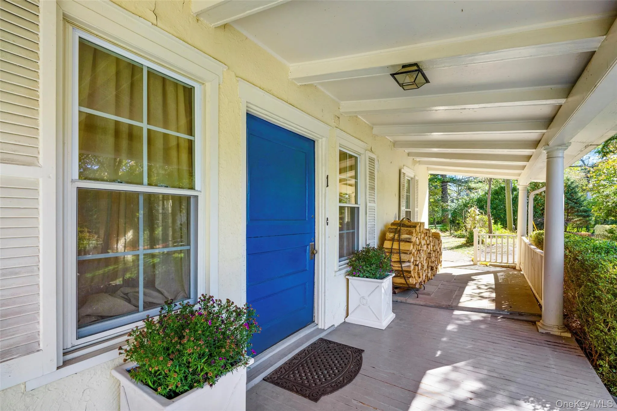 Property entrance with a porch Property entrance with a porch