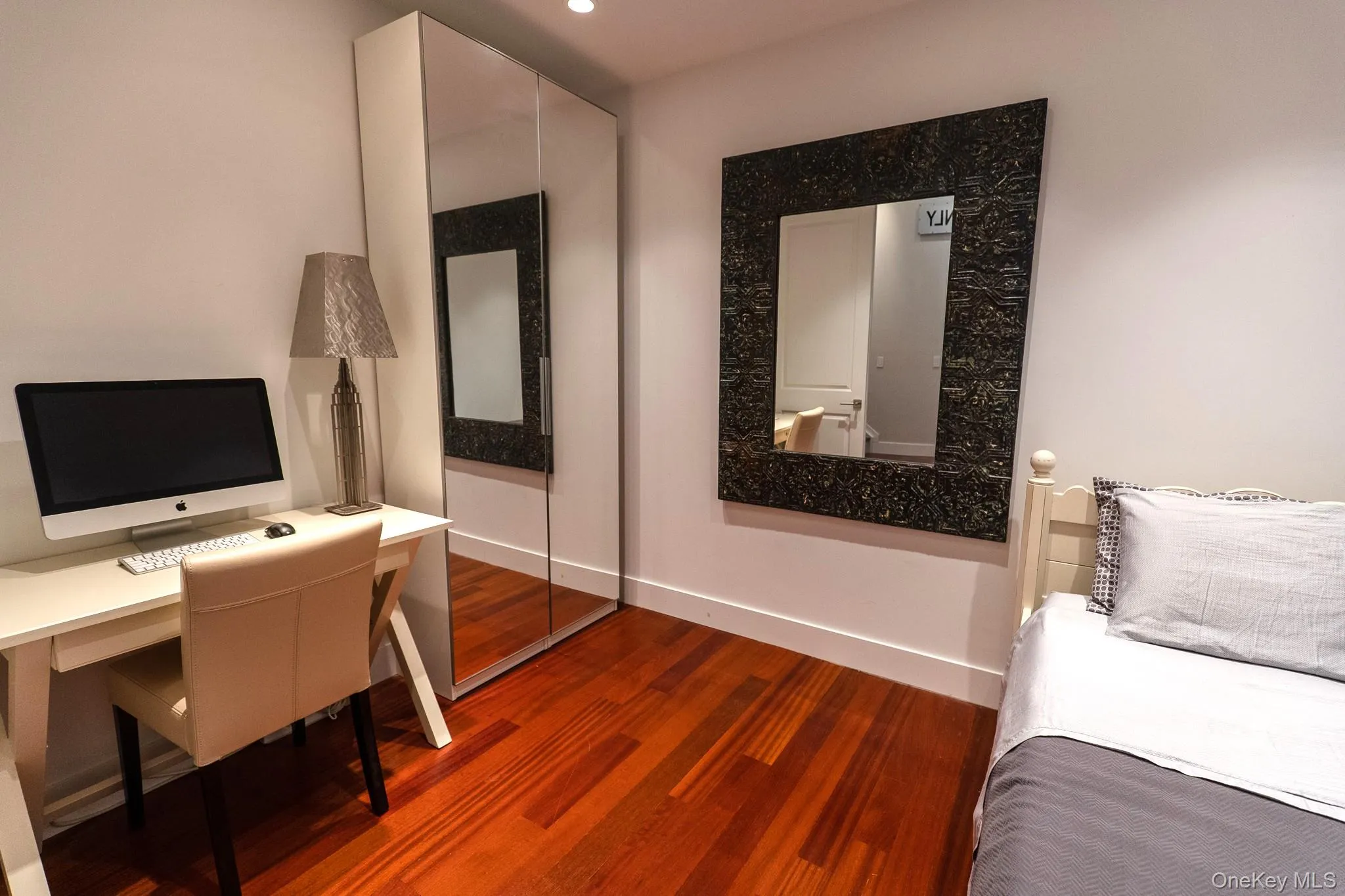 Office / flex room on entry level Office / flex room on entry level