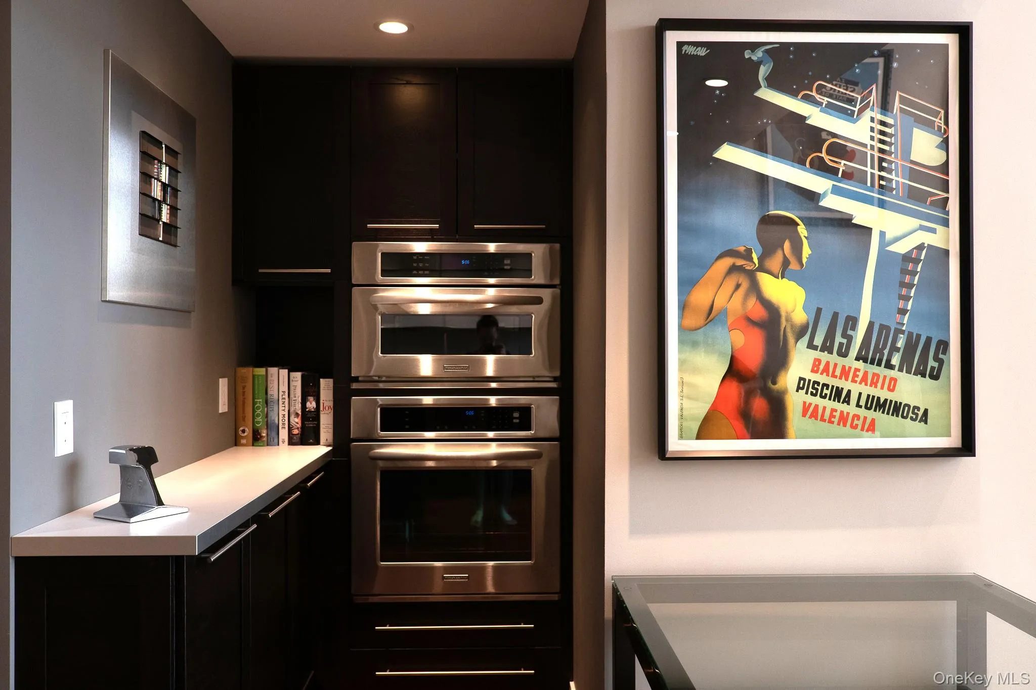 Side of kitchen Side of kitchen