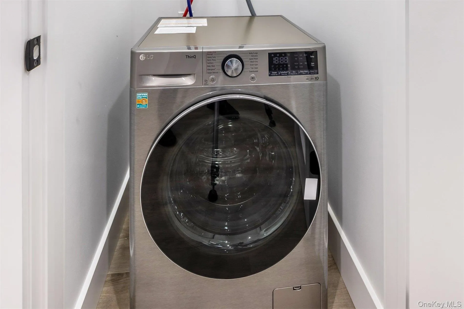 Laundry area featuring washer / clothes dryer Laundry area featuring washer / clothes dryer