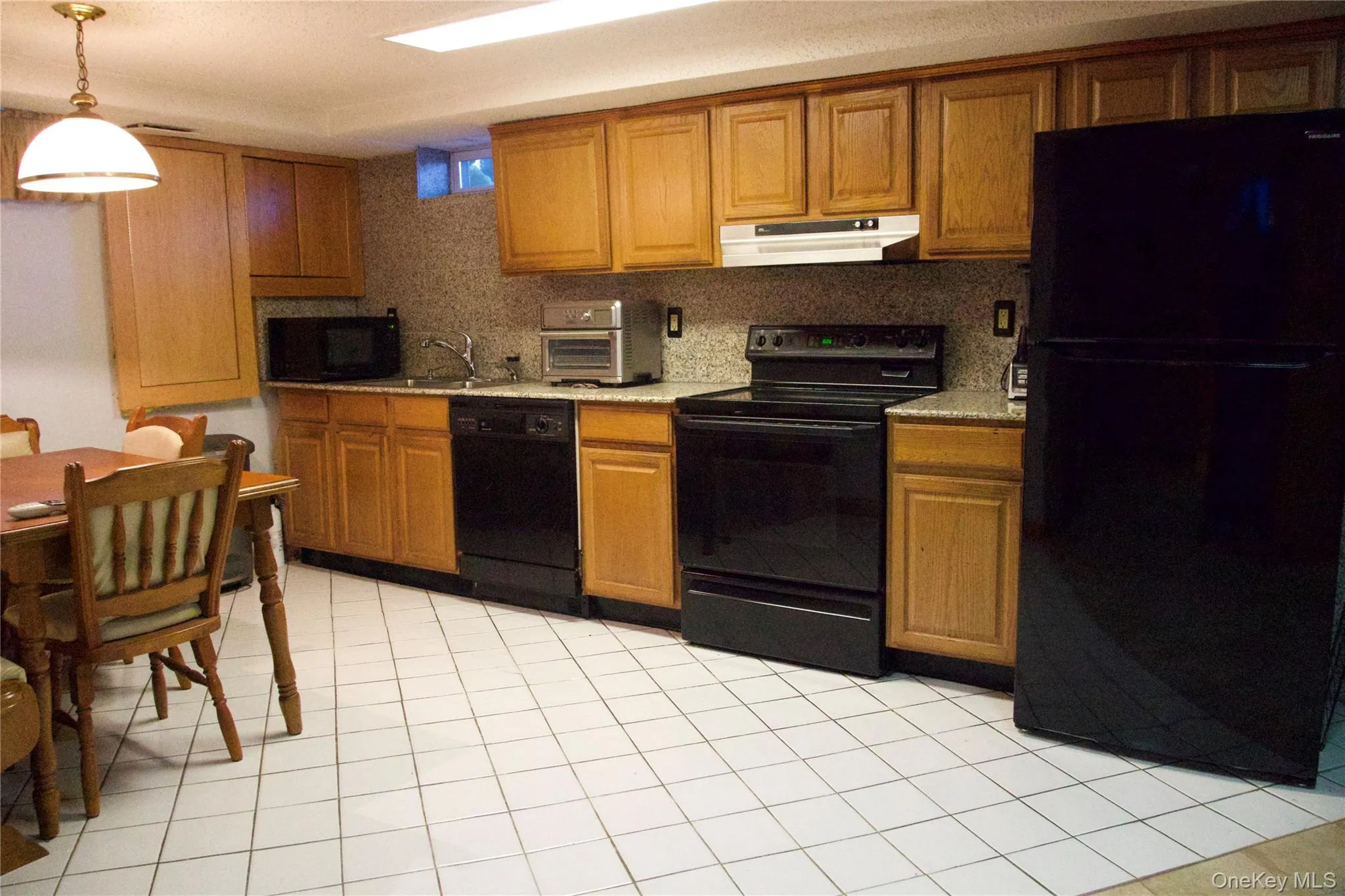 2082 Renfrew Avenue, Hempstead, NY, 4 Bedrooms Bedrooms, 7 Rooms Rooms,2 BathroomsBathrooms,Residential,For Rent,Renfrew,0,931475 2082 Renfrew Avenue, Hempstead, NY, 4 Bedrooms Bedrooms, 7 Rooms Rooms,2 BathroomsBathrooms,Residential,For Rent,Renfrew,0,931475