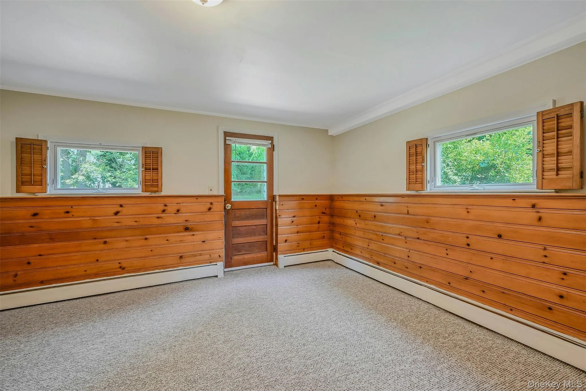 Nice and Light Den w/ New Wall to Wall Carpeting Nice and Light Den w/ New Wall to Wall Carpeting