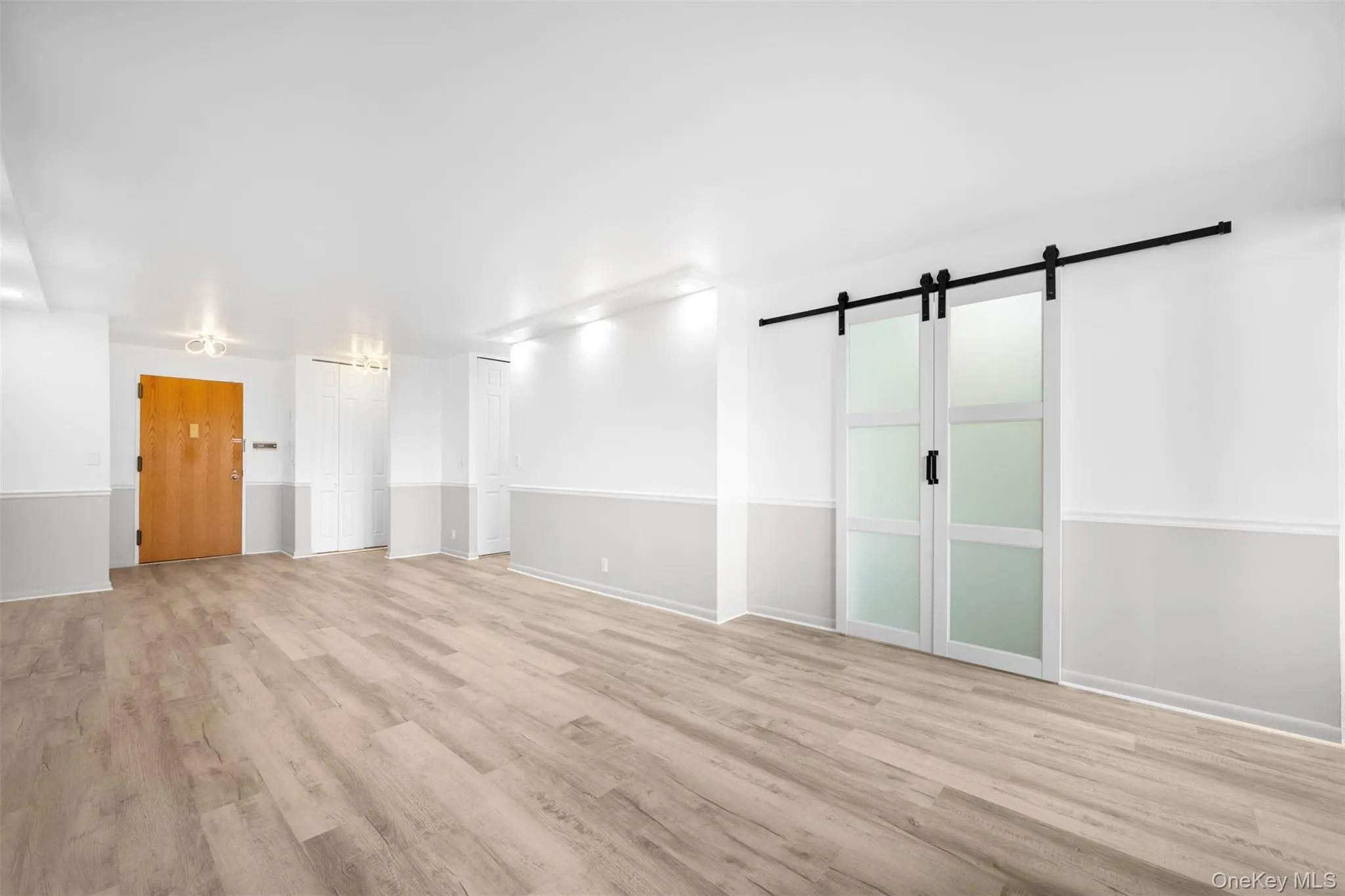 Living Room/ Dining Room Living Room/ Dining Room