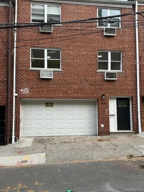 3524 Cambridge Avenue, New York, NY, 3 Bedrooms Bedrooms, 5 Rooms Rooms,2 BathroomsBathrooms,Residential Lease,Idx,Cambridge,0,931714 3524 Cambridge Avenue, New York, NY, 3 Bedrooms Bedrooms, 5 Rooms Rooms,2 BathroomsBathrooms,Residential Lease,Idx,Cambridge,0,931714