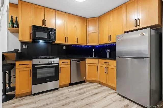 61-20 Grand Central Parkway, New York, NY, 1 Bedroom Bedrooms, 3 Rooms Rooms,1 BathroomBathrooms,Residential,For Rent,Grand Central,0,931843 61-20 Grand Central Parkway, New York, NY, 1 Bedroom Bedrooms, 3 Rooms Rooms,1 BathroomBathrooms,Residential,For Rent,Grand Central,0,931843