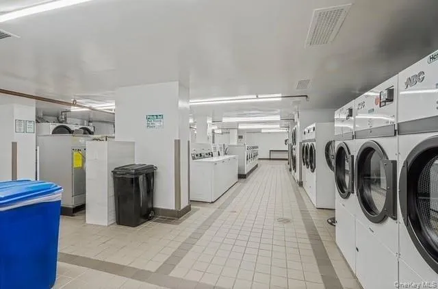61-20 Grand Central Parkway, New York, NY, 1 Bedroom Bedrooms, 3 Rooms Rooms,1 BathroomBathrooms,Residential,For Rent,Grand Central,0,931843 61-20 Grand Central Parkway, New York, NY, 1 Bedroom Bedrooms, 3 Rooms Rooms,1 BathroomBathrooms,Residential,For Rent,Grand Central,0,931843