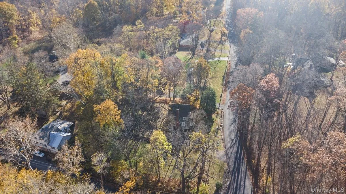 Aerial view of property and surrounding area featuring a heavily wooded area Aerial view of property and surrounding area featuring a heavily wooded area