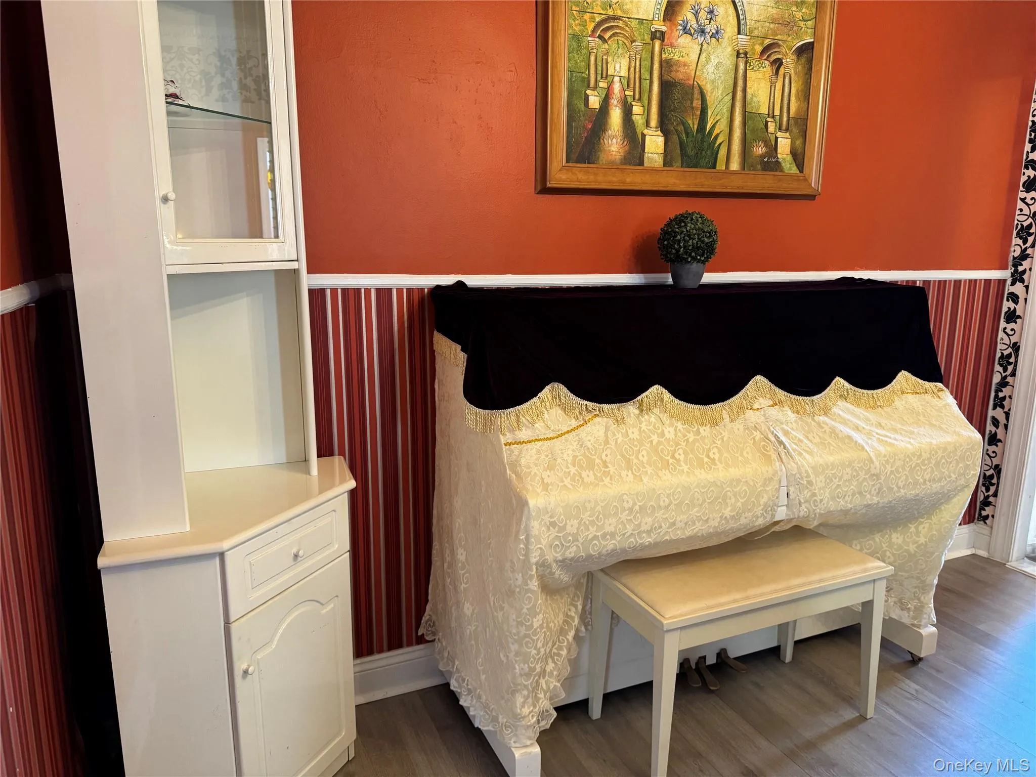 Dining room with piano Dining room with piano